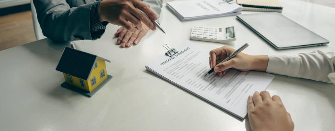 Two people discussing Wills and Trusts